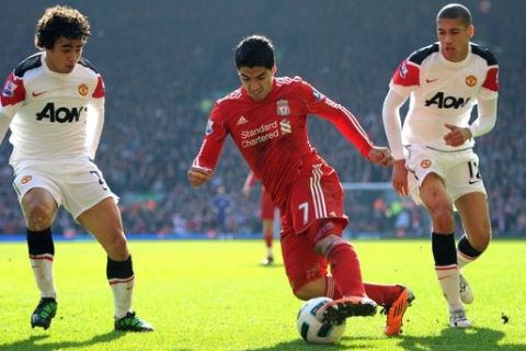 Pic Andrew Teebay. Liverpool FC v Manchester United FC........  
Luis Suarez runs at the United defence........