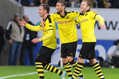 Jubel zum 0-1: Torschuetze Mario GOETZE (l./ Borussia Dortmund) freut sich mit Jakub BLASZCZYKOWSKI (r./ Borussia Dortmund) und Moritz LEITNER (Borussia Dortmund) ueber seinen Treffer zum 0-1.
 
Fussball 1.Bundesliga: TSG 1899 Hoffenheim - BVB Borussia Dortmund, Sinsheim, 16.12.2012 --

Football, Soccer German 1st Bundesliga/ 1st Division
TSG 1899 Hoffenheim vs. BVB Borussia Dortmund, Sinsheim, December 16, 2012 --