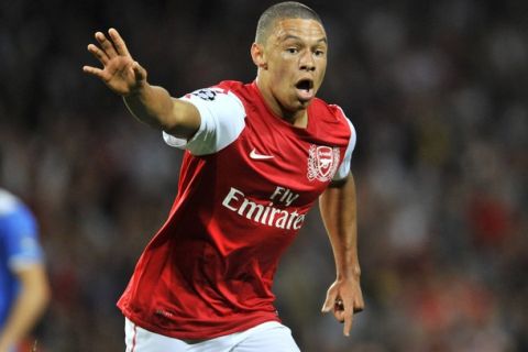 Arsenal's Alex Oxlade-Chamberlain celebrates his goal against Olympiakos Piraeus during their Champions League Group F soccer match at the Emirates Stadium in London September 28, 2011.    REUTERS/Toby Melville (BRITAIN - Tags: SPORT SOCCER)