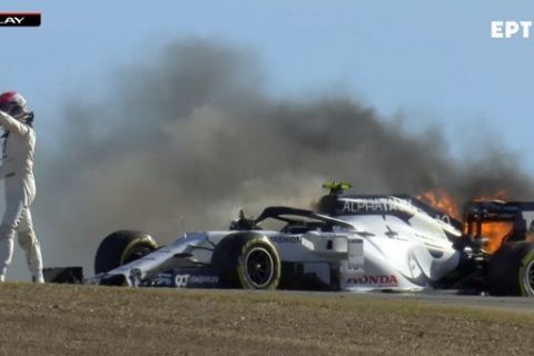 Formula 1: Πήρε φωτιά εν κινήσει η Alpha Tauri του Πιερ Γκασλί