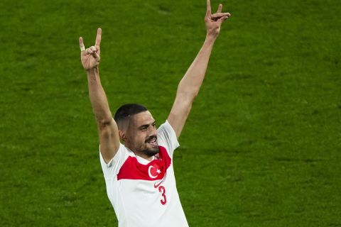 Ο πανηγυρισμός του Ντεμιράλ μετά το δεύτερο γκολ του με την Τουρκία κόντρα στην Αυστρία, για τους 16 του Euro 2024