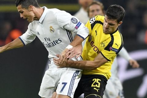 Real Madrid's Cristiano Ronaldo, left, and Dortmund's Sokratis Papastathopoulos challenge for the ball during the Champions League group F soccer match between Borussia Dortmund and Real Madrid in Dortmund, Germany, Tuesday, Sept. 27, 2016. (AP Photo/Martin Meissner)