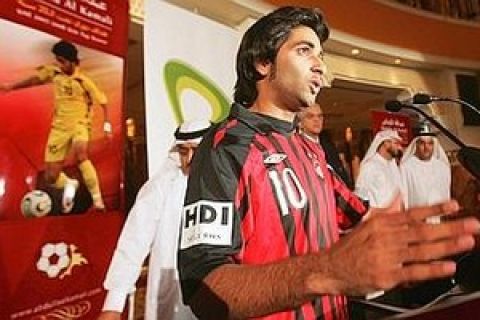 Emirati football player Abdullah al-Kamali speaks during a press conference at Burj Al-Arab hotel in Dubai on May 21, 2008 to announce his transfer to Brazil's Atletico Paranaense. Al-Kamal is the first Arab player to sign a contract to play professional football in Brazil. AFP PHOTO/KARIM SAHIB