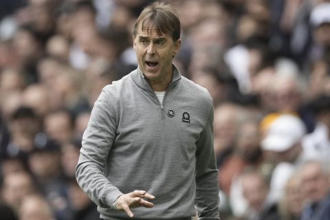 West Ham's head coach Julen Lopetegui reacts during the English Premier League soccer match between Tottenham Hotspur and West Ham United , at the Tottenham Hotspur Stadium in London, Saturday, Oct 19, 2024. (AP Photo/Dave Shopland)