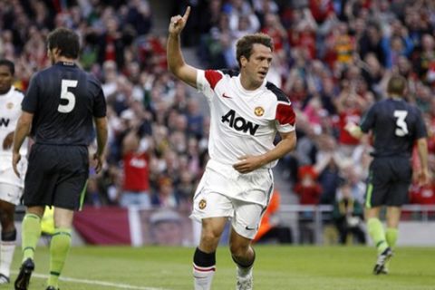 Manchester United's Michael Owen celebrates after scoring against the Airtricity League X1 during a friendly soccer match at the new Aviva stadium in Dublin, August 4, 2010. REUTERS/Cathal McNaughton (IRELAND - Tags: SPORT SOCCER)