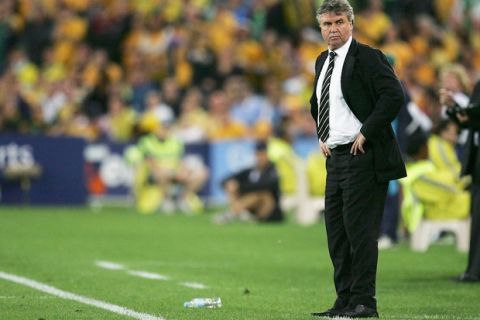 SYDNEY, NSW - NOVEMBER 16:  Socceroos coach Guus Hiddink looks on during the second leg of the 2006 FIFA World Cup qualifying match between Australia and Uruguay at Telstra Stadium November 16, 2005 in Sydney, Australia.  (Photo by Cameron Spencer/Getty Images)