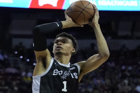 NBA Summer League: Τα καλύτερα από το double-double του Βικτόρ Γουεμπανιαμά