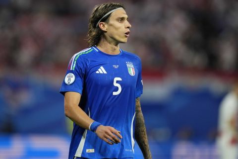 Italy's Riccardo Calafiori watches the ball during a Group B match between Croatia and Italy at the Euro 2024 soccer tournament in Leipzig, Germany, Monday, June 24, 2024. (AP Photo/Petr David Josek)