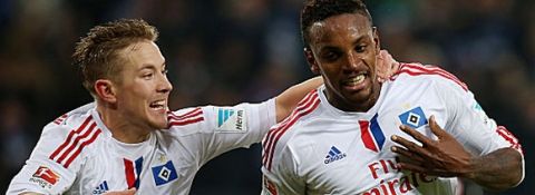 Bundesliga - 14. Spieltag: Hamburger SV - FSV Mainz 05 am 07.12.2014. Die Hamburger Lewis Holtby (l) und Cleber jubeln nach dem Treffer zum 1:0. Foto: Malte Christians/dpa (Wichtiger Hinweis: Aufgrund der Akkreditierungsbestimmungen der DFL ist die Publikation und Weiterverwertung im Internet und in Online-Medien während des Spiels auf insgesamt fünfzehn Bilder pro Spiel begrenzt.)