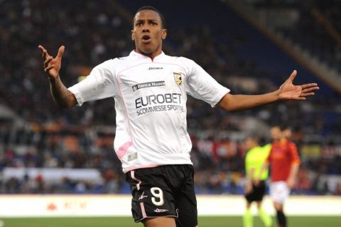 ROME, ITALY - APRIL 16:  Abel Hernandez of Palermo celebrates after scoring his second goal (1-3) during the Serie A match between AS Roma and US Citta di Palermo at Stadio Olimpico on April 16, 2011 in Rome, Italy.  (Photo by Tullio M. Puglia/Getty Images)