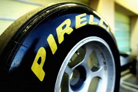 "Χόρεψε" στη βροχή η Pirelli