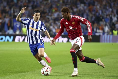 Manchester United's Marcus Rashford tries ro drive the ball past Porto's Pepe, left, during a Europa League opening phase soccer match between FC Porto and Manchester United at the Dragao stadium in Porto, Portugal, Thursday, Oct. 3, 2024. (AP Photo/Luis Vieira)