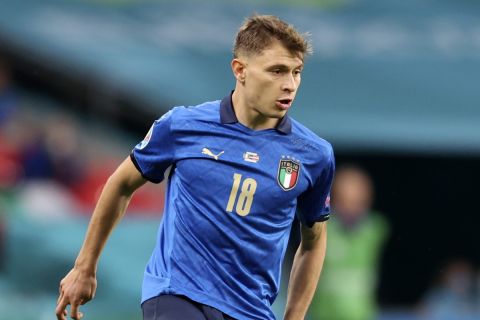 Italy's Nicolo Barella stops the ball during the Euro 2020 soccer championship round of 16 match between Italy and Austria at Wembley stadium in London, Saturday, June 26, 2021. (Catherine Ivill/Pool via AP)