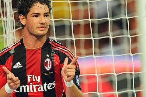 L'esultanza di Pato per il gol dell' 1 a 0 rossonero al Meazza di Milano, oggi 29 agosto 2010. DANIEL DAL ZENNARO/ANSA