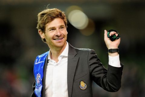 DUBLIN, IRELAND - MAY 18:  FC Porto Head Coach, Andre Villas Boas celebrates victory during the UEFA Europa League Final between FC Porto and SC Braga at Dublin Arena on May 18, 2011 in Dublin, Ireland.  (Photo by Jamie McDonald/Getty Images)