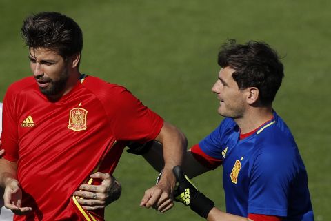 Spain's Sergio Ramos, left, Gerard Pique, center, and goalkeeper Iker Casillas attend a training session at the Sports Complex Marcel Gaillard in Saint Martin de Re in France, Friday, June 24, 2016. Spain will face Italy in a Euro 2016 round of 16 soccer match in Paris on Monday, June 27, 2016. (AP Photo/Manu Fernandez)