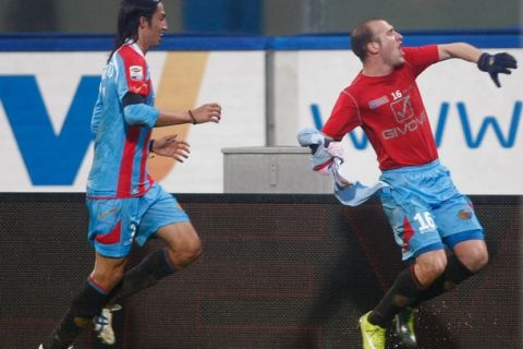 CATANIA, ITALY - MARCH 13:  Cristian Llama of Catania celebarets a victory goal during the Serie A match between Catania Calcio and UC Sampdoria at Stadio Angelo Massimino on March 13, 2011 in Catania, Italy.  (Photo by Maurizio Lagana/Getty Images)