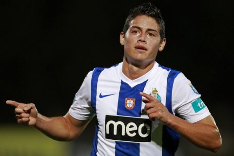 Porto's James celebrates his goal against Leiria during their Portuguese Premier League soccer match at Marinha Grande city stadium September 6, 2011.
REUTERS/Jose Manuel Ribeiro (PORTUGAL - Tags: SPORT SOCCER)