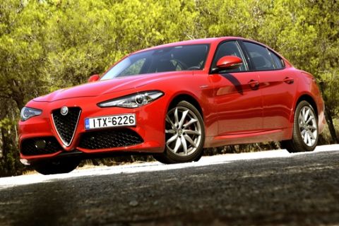 Οδηγούμε την Alfa Romeo Giulia 2.2 Diesel Veloce Q4 210hp