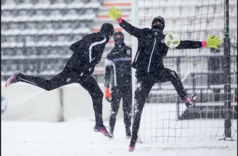 Φωτογραφίες και βίντεο από τη προπόνηση στην χιονισμένη Τούμπα 