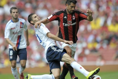 Olympique Lyonnais's Maxime Gonalons (L) vies with AC Milan's Borriello during their Emirates Cup football match at Emirates Stadium in London, on August 1, 2010.  AFP PHOTO/Olly Greenwood (Photo credit should read OLLY GREENWOOD/AFP/Getty Images)(Photo Credit should Read /AFP/Getty Images)