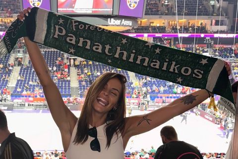 Final Four 2024: Δίπλα στον αγαπημένο της Παναθηναϊκό η Σοφιάννα, μοίρασε "πράσινα" φιλάκια