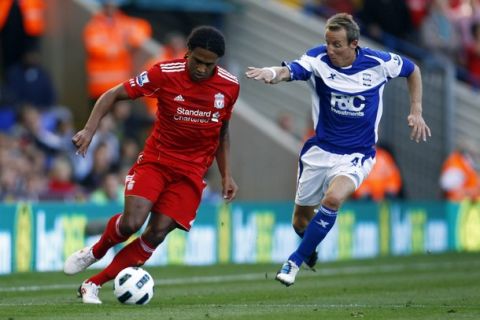 Birmingham City's Lee Bowyer (R) challenges Liverpool's Glen Johnson during their English Premier League soccer match at Saint Andrew's Stadium in Birmingham September 12, 2010.   REUTERS/ Eddie Keogh  (BRITAIN - Tags: SPORT SOCCER) NO ONLINE/INTERNET USAGE WITHOUT A LICENCE FROM THE FOOTBALL DATA CO LTD. FOR LICENCE ENQUIRIES PLEASE TELEPHONE ++44 (0) 207 864 9000