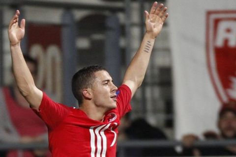 Lille's Eden Hazard celebrates his goal against AS Nancy during during their French Ligue 1 soccer match in Nancy May 7, 2011. REUTERS/Vincent Kessler  (FRANCE - Tags: SPORT SOCCER)