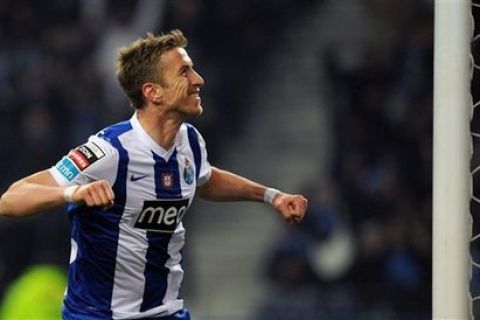 FC Porto's Marc Janko, from Austria, celebrates after scoring the opening goal against Uniao Leiria in a Portuguese League soccer match at the Dragao Stadium in Porto, Portugal, Sunday, Feb. 12, 2012.(AP Photo/Paulo Duarte)