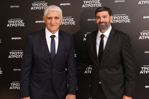 Ο Παναγιώτης Γιαννάκης με τον Παντελή Βλαχόπουλο στην παρουσίαση της αυτοβιογραφίας του "Δράκου" στο Μέγαρο Μουσικής