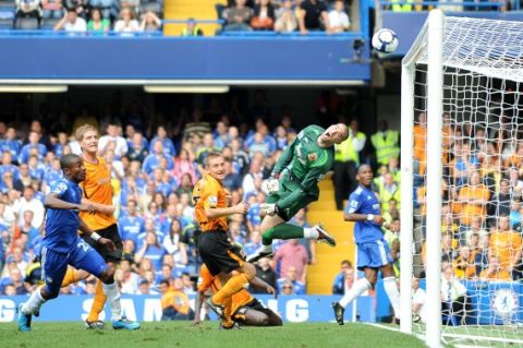 Chelsea`s Didier Drogba  chips the ball over  Hull's  goalkeeper Boaz Myhill for the winner 2-1   - Photo mandatory by-line: Rob Noyes/Pinnacle - Tel: +44(0)1363 881025 - Mobile:0797 1270 681 - VAT Reg No: 768 6958 48 - 15/08/2009 - SPORT - FOOTBALL - BARCLAYS PREMIER LEAGUE  - CHELSEA V HULL CITY - SATURDAY - STAMFORD BRIDGE - LONDON 