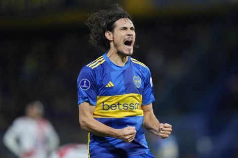 Edinson Cavani of Argentina's Boca Juniors celebrates scoring his side's second goal against Bolivia's Nacional Potosi during a Copa Sudamericana Group D soccer match at La Bombonera stadium in Buenos Aires, Argentina, Wednesday, May 29, 2024. (AP Photo/Natacha Pisarenko)