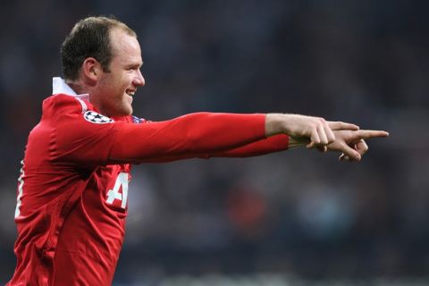 Manchester's English forward Wayne Rooney celebrates after scoring during the Champions League semi-final, first-leg match of Schalke 04 against Manchester United on April 26, 2011 in Gelsenkirchen, western Germany. Manchester United won the match 0-2.     AFP PHOTO / PATRIK STOLLARZ (Photo credit should read PATRIK STOLLARZ/AFP/Getty Images)