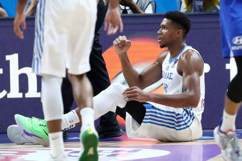 EuroBasket 2022, Ελλάδα - Τσεχία: Ο Γιάννης Αντετοκούνμπο πέτυχε το γκολ - φάουλ και ο Θανάσης το πανηγύρισε έξαλλα