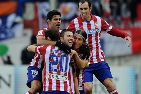 MADRID, SPAIN - MARCH 02:  Club Atletico de Madrid players celebrate after scoring their 2nd goal during the La Liga match between Club Atletico de Madrid and Real Madrid CF  at Vicente Calderon Stadium on March 2, 2014 in Madrid, Spain.  (Photo by Denis Doyle/Getty Images)