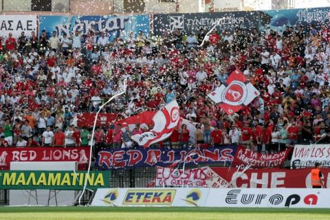 "Ντόπες" από τους φιλάθλους