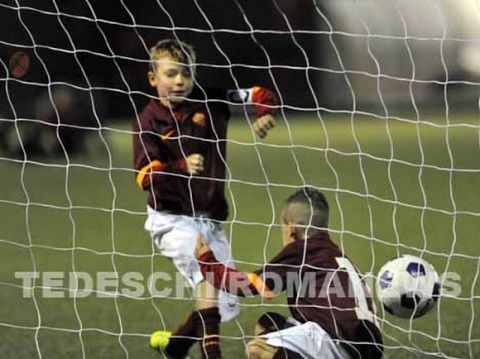 CRISTIAN TOTTI IN AZIONE NEL DERBY DI OGGI DELLA CATEGORIA PULCINI
(tedeschi)