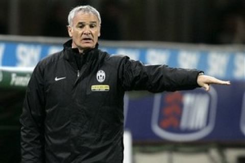 Juventus coach Claudio Ranieri gestures during the Italian first division soccer match between Inter Milan and Juventus at the San Siro stadium in Milan, Italy, Saturday, March 22, 2008. (AP Photo/Antonio Calanni)         