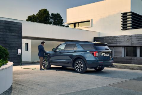 Οι δύο κόσμοι του νέου Ford Explorer Plug-In Hybrid