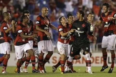 Brazil's Flamengo's goalkeeper Bruno (1) celebrates with teammates after shooting a free-kick to score against Peru's Coronel Bolognesi's  during a Copa Libertadores soccer game at the Maracana stadium in Rio de Janeiro, Wednesday, April 23, 2008. Flamengo won 1-0.  (AP Photo/Silvia Izquierdo)