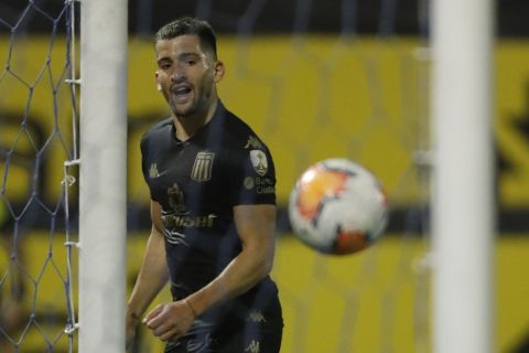 Benjamin Garre of Argentina's Racing Club, right, beats goalkeeper Leao Butron of Peru's Alianza Lima to score during a Copa Libertadores soccer match against Peru's Alianza Lima at the Alejandro Villanueva stadium in Lima, Peru, Wednesday, Sept. 23, 2020. (Paolo Aguilar/Pool via AP)