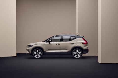 Volvo_EX40