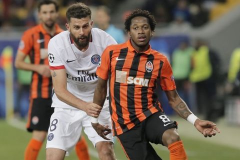 PSG's Thiago Motta, left, challenges for the ball with Shakhtar's Fred during the Champions League group A soccer match between Shakhtar Donetsk and Paris Saint Germain at the Arena Lviv stadium in Lviv, Western Ukraine, Wednesday, Sept. 30, 2015. (AP Photo/Efrem Lukatsky)