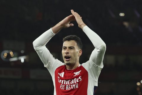 Arsenal's Gabriel Martinelli reacts after missing a chance to score during the Champions League opening phase soccer match between Arsenal and Shakhtar Donetsk, at the Emirates Stadium in London, Tuesday, Oct. 22, 2024. (AP Photo/Ian Walton)