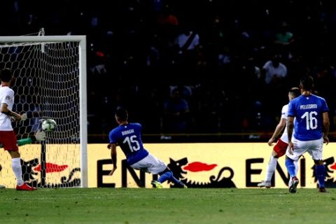 Poland's Piotr Zieliski, second from right, scores his team's first goal during the UEFA Nations League soccer match between Italy and Poland at Dall'Ara stadium in Bologna, Italy, Friday, Sept. 7, 2018. (AP Photo/Antonio Calanni)