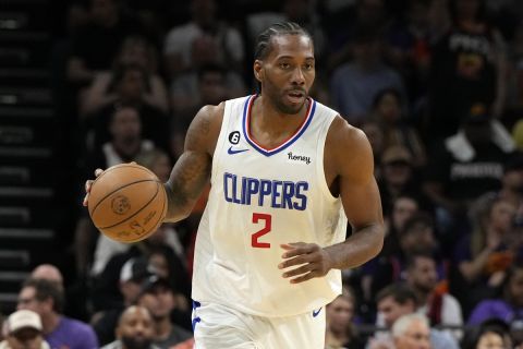 LA Clippers forward Kawhi Leonard (2) during the first half of an NBA basketball game against the Phoenix Suns, Sunday, April 9, 2023, in Phoenix. (AP Photo/Rick Scuteri)