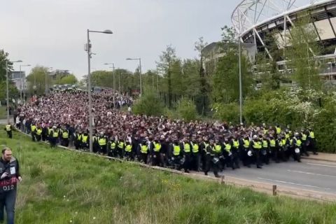 Η άφιξη των οπαδών της Άιντραχτ στο γήπεδο