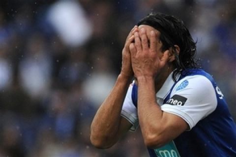 FC Porto's Radamel Falcao from Colombia reacts after missing a shot against Olhanense's in a Portuguese League soccer match at Porto's Dragon Stadium in Porto, Portugal, Saturday, March 6, 2010. (AP Photo/Paulo Duarte)