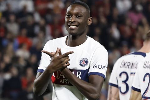 PSG's Randal Kolo Muani celebrates after scoring his side's third goal during the French League One soccer match between Rennes and Paris Saint Germain, at the Roazhon Park Stadium, in Rennes, France, Sunday, Oct. 8, 2023. (AP Photo/Jeremias Gonzalez)