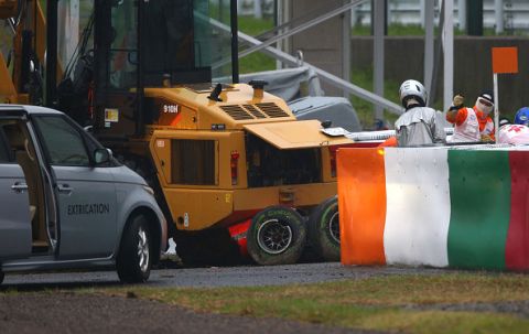 SUZUKA, JAPAN - OCTOBER 05:  Jules Bianchi of France and Marussia receives urgent medical treatment after crashing during the Japanese Formula One Grand Prix at Suzuka Circuit on October 5, 2014 in Suzuka, Japan.  (Photo by Clive Mason/Getty Images)